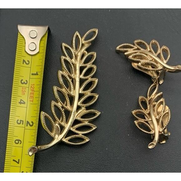 Vintage EmJ Emmons Gold Tone Fern Shaped Brooch W/ Clip On Earrings Set Marked - Picture 3 of 5